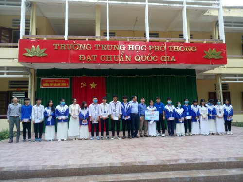 Trao học bổng của trường Đại học Mỏ-Địa chất.jpg